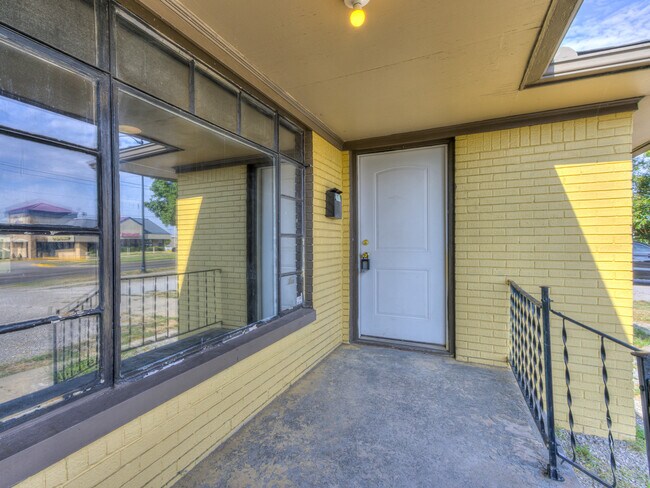Building Photo - 4308 NW 23rd St