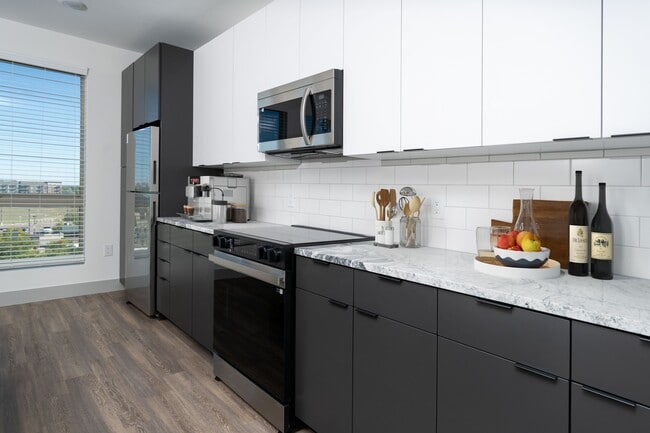 Building Photo - Legacy Metro 525