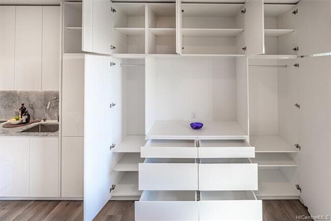 Foto del edificio - Luxury Studio. Furnished.  Kakaako.