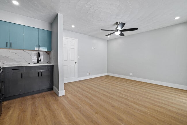 Building Photo - 1634 NE 4th Pl