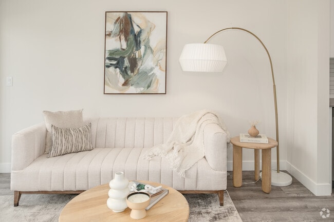 1BR, 1BA - 633SF - Living Room - North Point Apartments