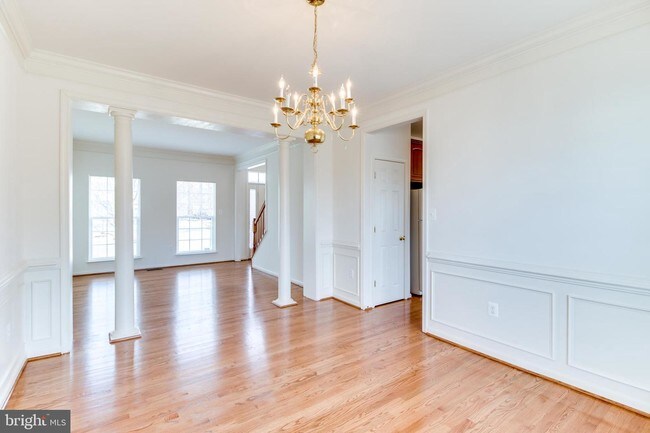 Building Photo - 10182 Breezeway Dr