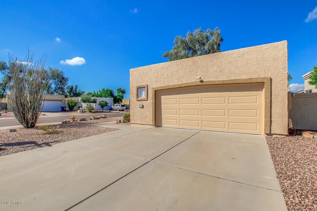 Building Photo - 2122 N Apollo Ct