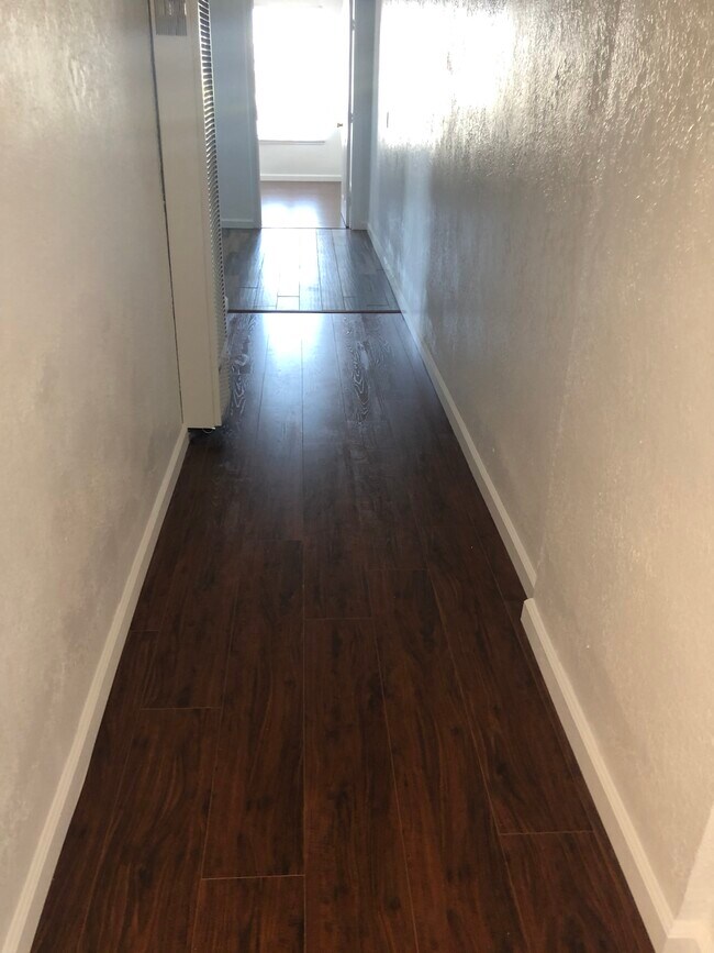 Hallway - 305 N Willowbrook Ave