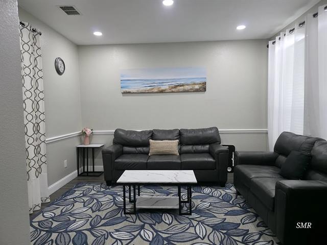 Foto del edificio - 1328 Luverne Dr
