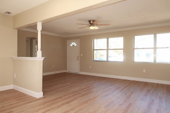 Foto del edificio - 832 59th Ave NE