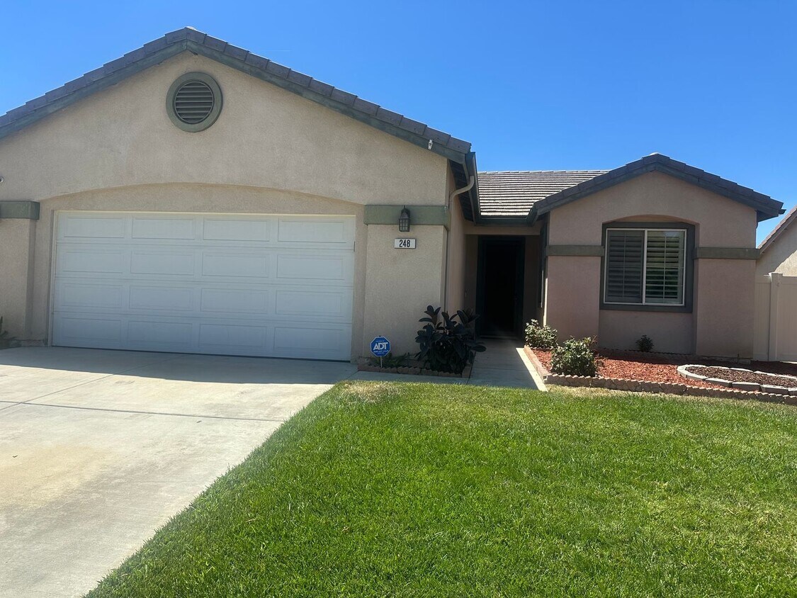 Foto principal - Single Story cul-de-sac 3Beds/2Bath Home i...