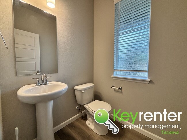 Foto del edificio - Beautiful 4 Bedroom 2.5 Bathroom Tacoma Home for Rent in Secluded Community!