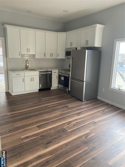 Building Photo - 733 Anderson Ave