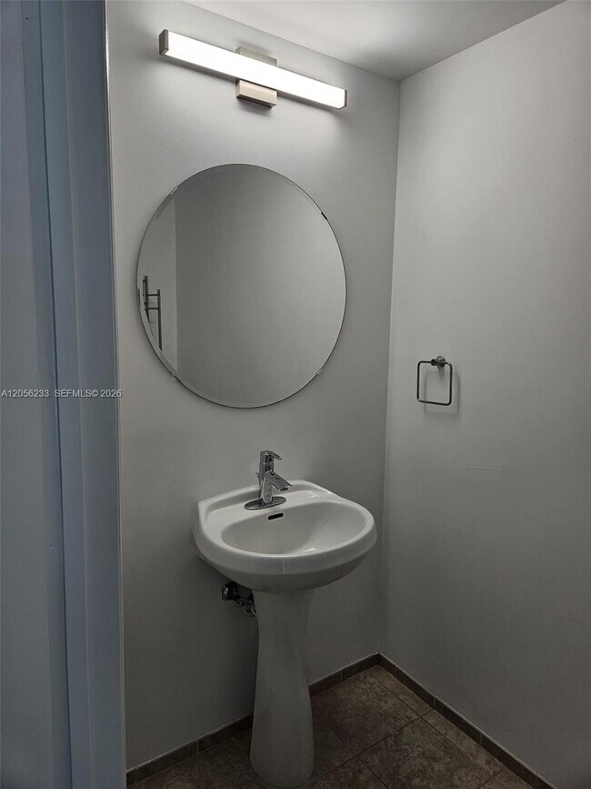 Foto del edificio - 60 SW 13th St