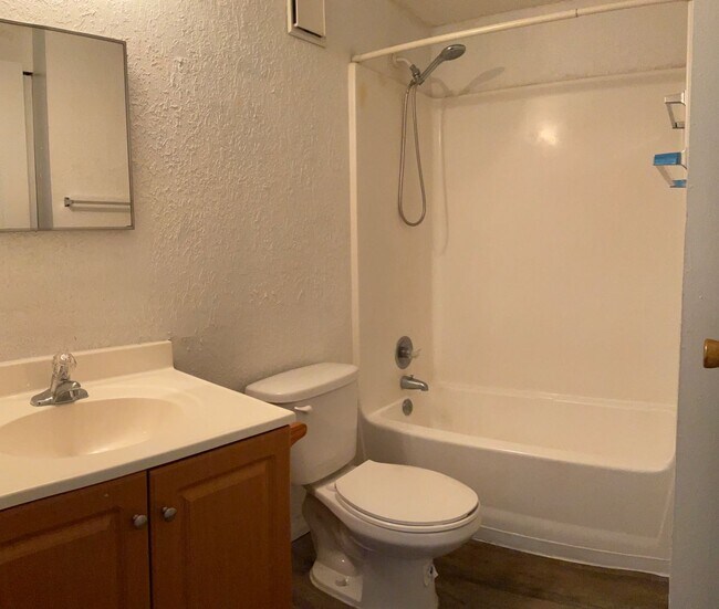 Foto del edificio - Spacious 2/1 in a great location! Call for...