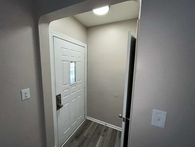 Building Photo - New Renovated 3 Bedroom Bungalow