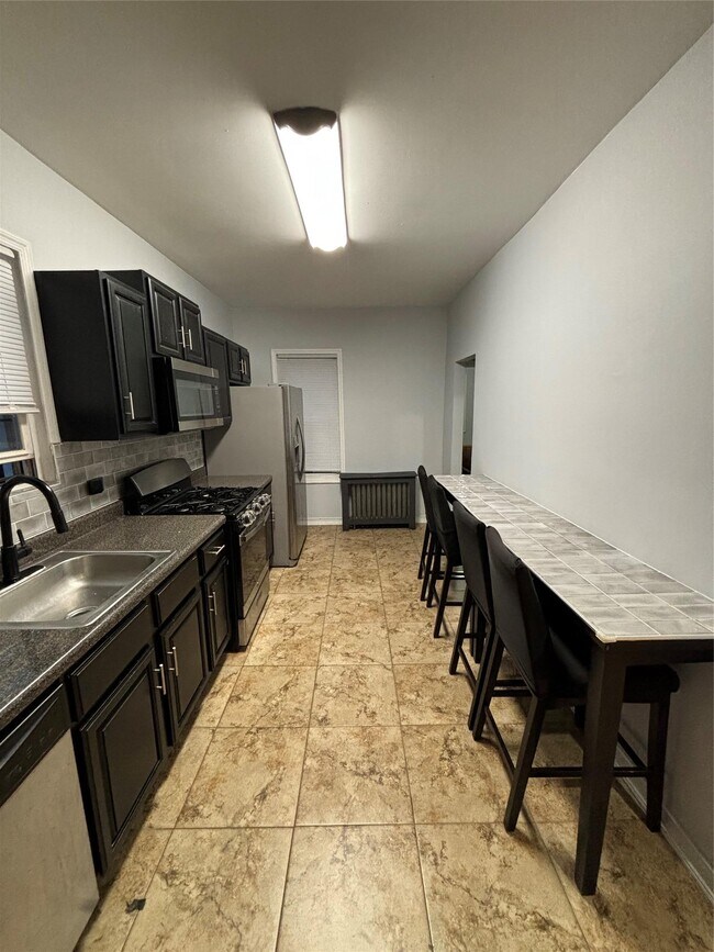 Building Photo - 436 Taylor Ave