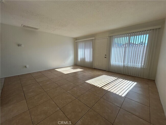 Foto del edificio - 51049 Eisenhower Dr