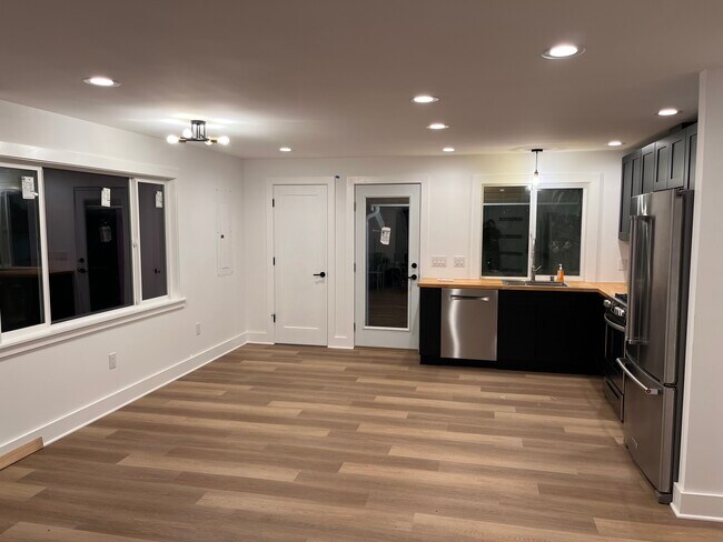 Cocina con comedor - 2815 Callahan Dr