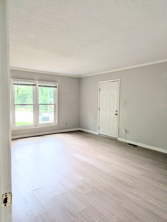 Foto del edificio - 2213 Stayman Cir
