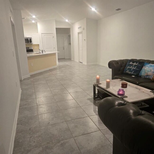 Building Photo - 684 Sand Pne Ln