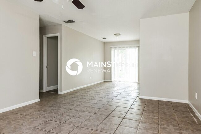 Foto del edificio - 3 Bedroom Pet-Friendly Home in SANFORD, FL...