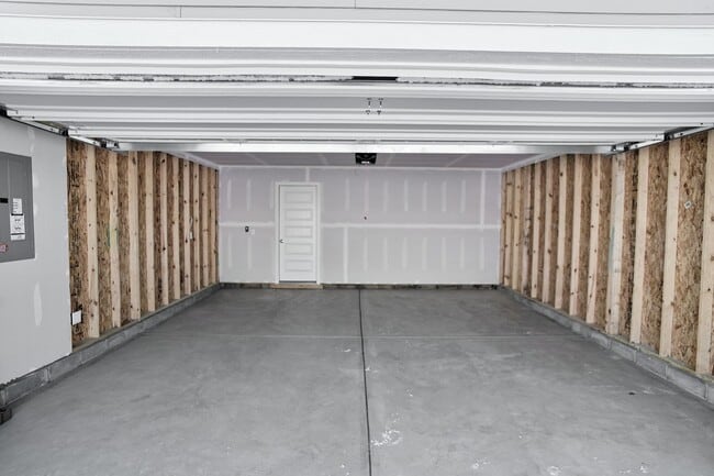 Foto del edificio - 4BD/3BA + loft in Fortville - new construction!