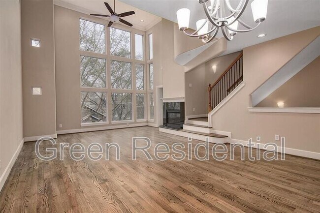Building Photo - 328 Asbury St