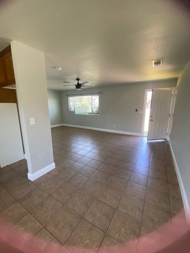 Building Photo - 314 W Maple St