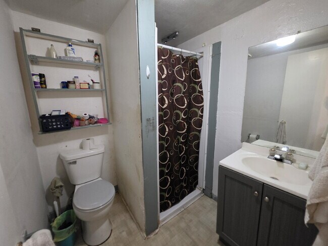 Foto del edificio - 1 Bedroom, 1 Bathroom with Off Street Parking - Available September 10th!