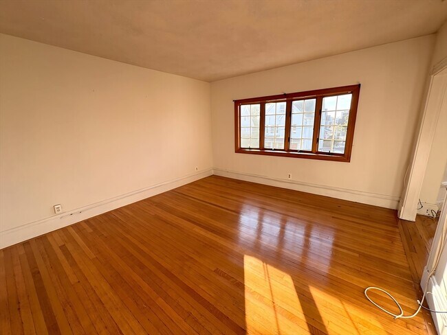 Foto del edificio - 266 Newbury Ave