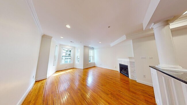 Foto del edificio - AMAZING Location 2 Bedroom/2 Bathroom W/Of...