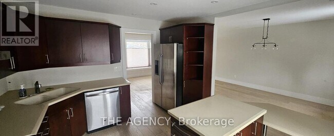 Building Photo - 289 Emerald Isle Ct