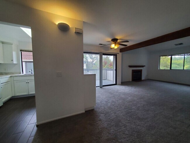 Building Photo - Update 2x2 Condo in Ideal Novato Location