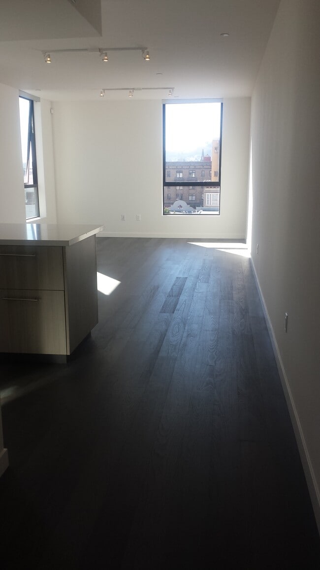 Unblocked sun from southern exposure - 1515 15th St