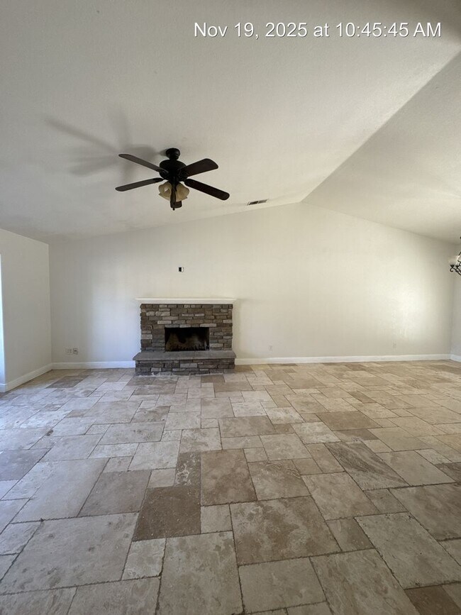 Foto del edificio - Coming soon! 3 Bedroom Home in North West Visalia!