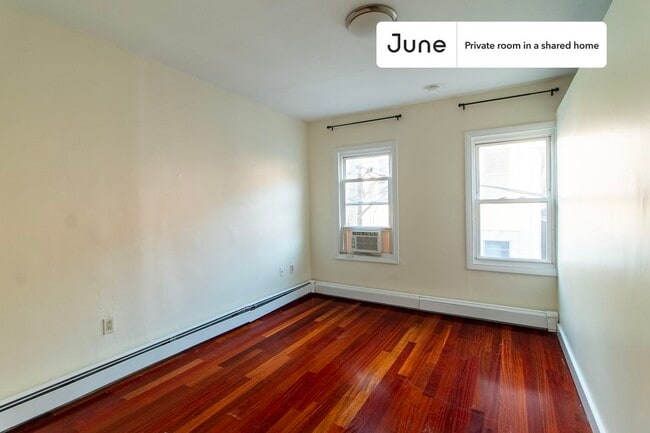 Photo - Private bedroom in 5 bed/2 bath Home