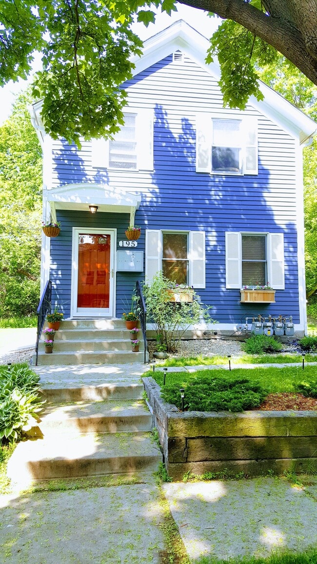 Building Photo - 195 Oneida St