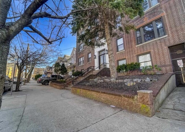 Building Photo - 115 Highland Ave