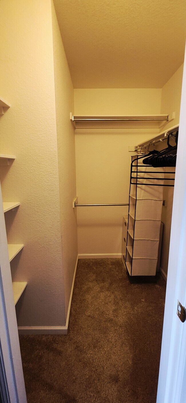 Vestidor principal - 976 Monroe Ave