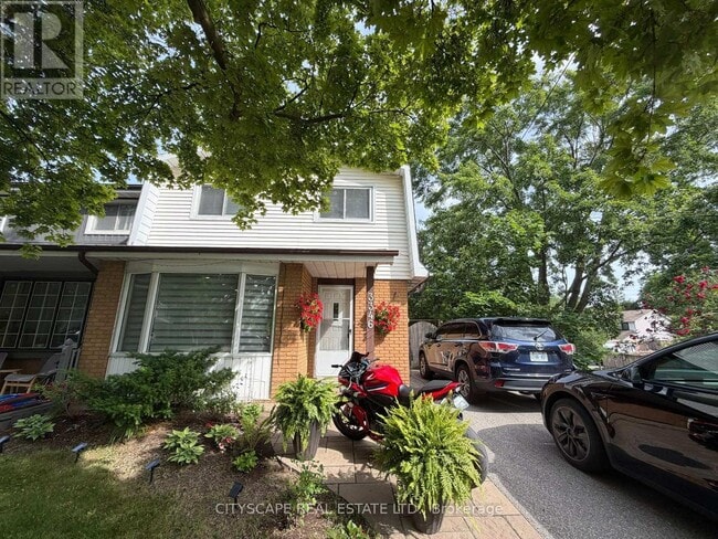 Building Photo - 3346 Chokecherry Crescent