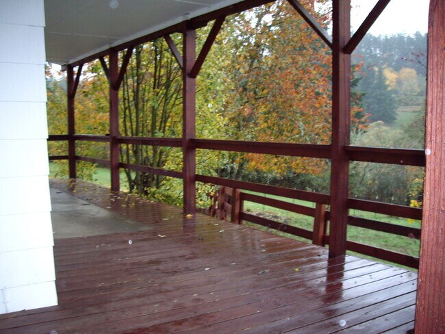 Foto del edificio - 10445 NW Old Cornelius Pass Rd