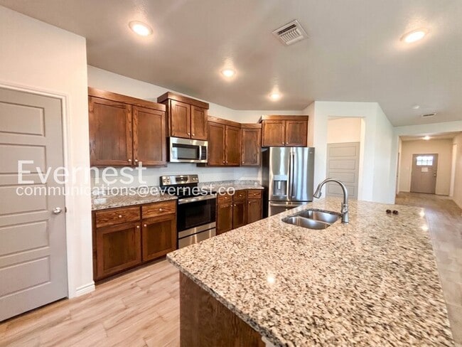 Building Photo - 842 Freedom Cir