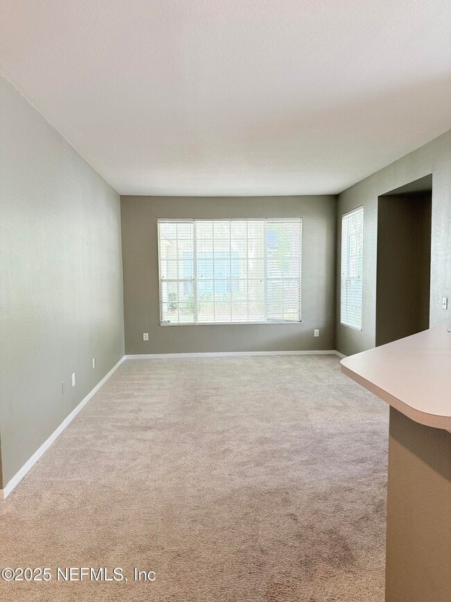 Building Photo - 13703 Richmond Park Dr N