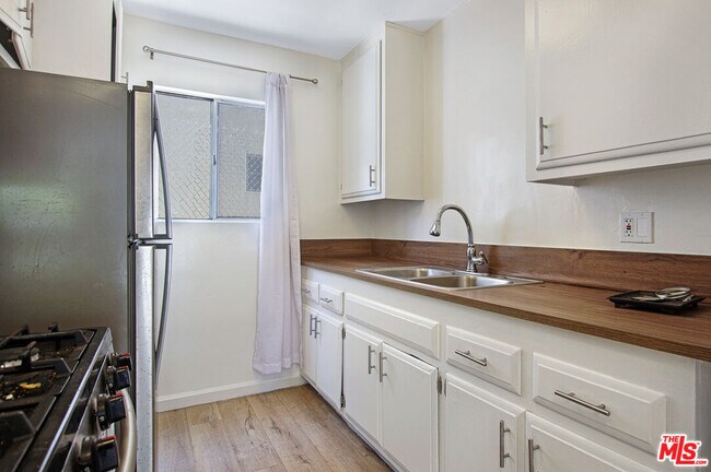 Foto del edificio - 2309 Hauser Blvd
