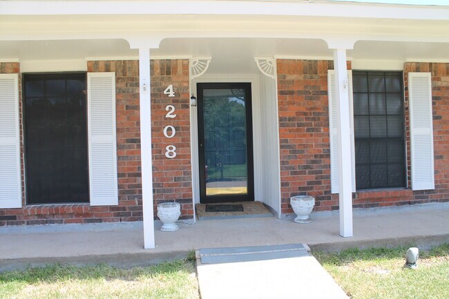 Foto del edificio - 4208 Arbor Dr