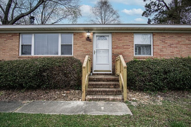 Building Photo - Williamsburg VA 3BR Rental – Updated Home with Granite Kitchen, Bonus Room & Fenced Backyard