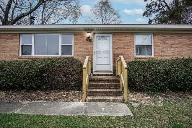 Foto del edificio - Williamsburg VA 3BR Rental – Updated Home with Granite Kitchen, Bonus Room & Fenced Backyard