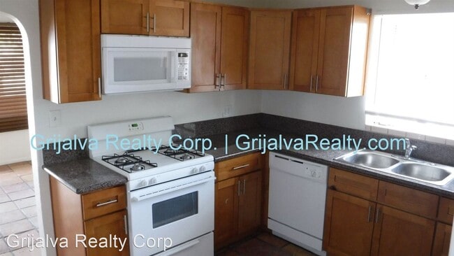 Building Photo - 3 br, 2 bath House - 4858 E Seneca St