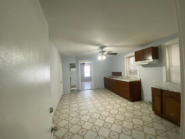 Building Photo - 3042 S Saint Louis Ave