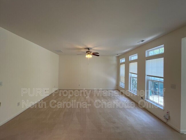 Foto del edificio - 11618 Eastwind Dr