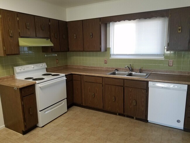 Kitchen - 619 Jessup St