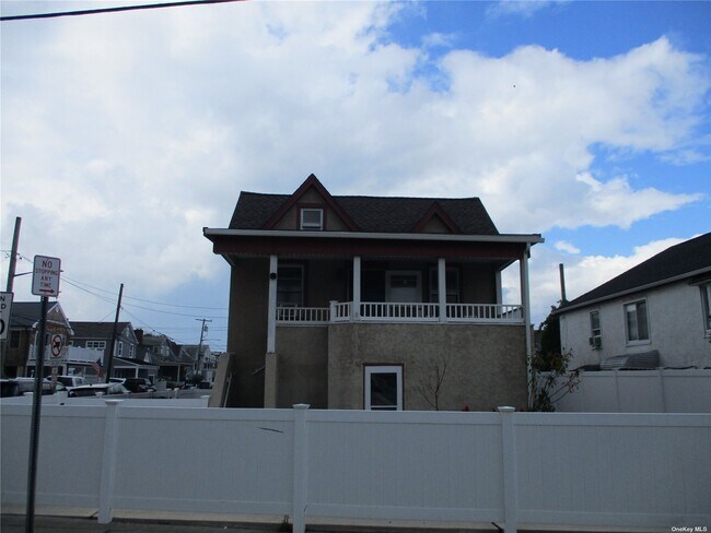 Foto del edificio - 56 Malone Ave