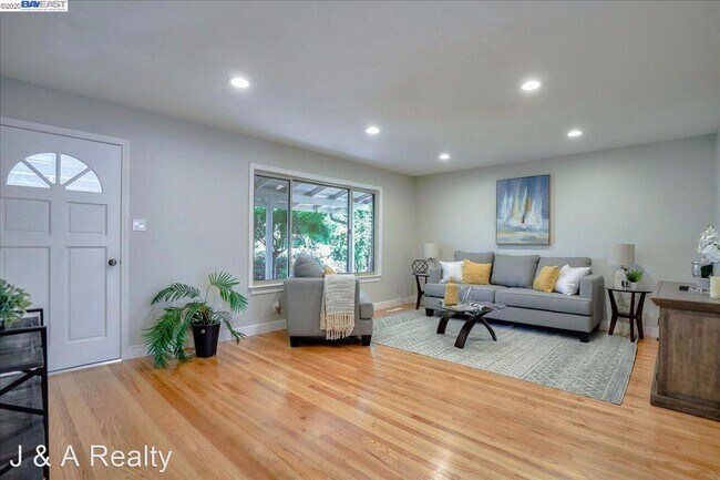 Building Photo - 4 br, 2 bath House - 36365 Sandalwood St